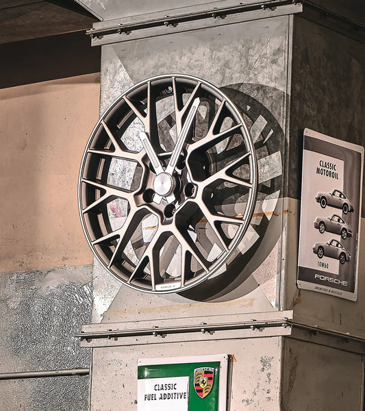 Reloj de pared con llanta de rueda – Porsche Originals